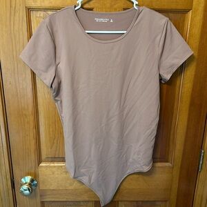 EUC Abercrombie & fitch short sleeve bodysuit size XL